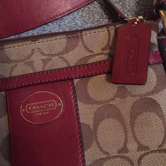 Coach Legacy Signature Swingpack Crossbody Bag - Picture 2 of 3